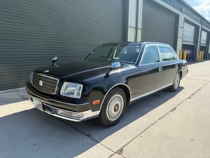 2001 TOYOTA CENTURY V12