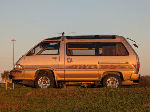 1990 Toyota Master Ace Surf Grand Saloon