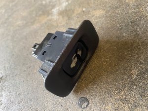 Used trunk release button JZS155 Crown Royal Saloon hardtop