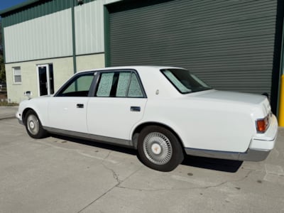 1997 TOYOTA CENTURY GZG50 V12  1/11 OEM WHITE ULTRA RARE