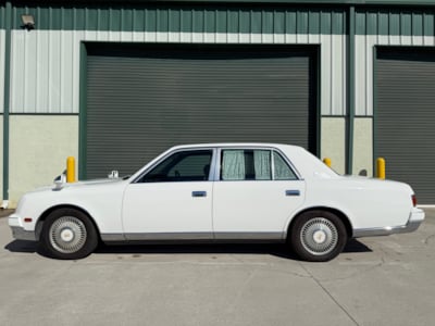1997 TOYOTA CENTURY GZG50 V12  1/11 OEM WHITE ULTRA RARE