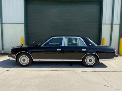 2001 TOYOTA CENTURY V12