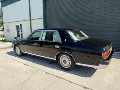 2001 TOYOTA CENTURY V12